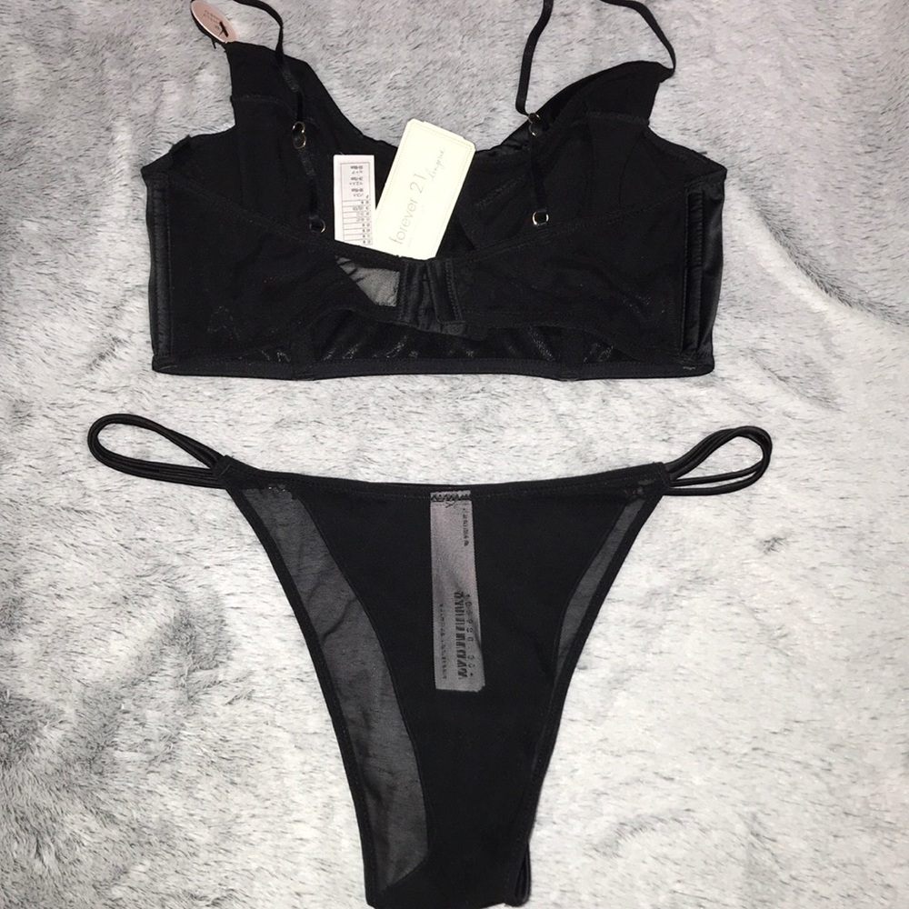Lingerie Set - Picture 5 of 5